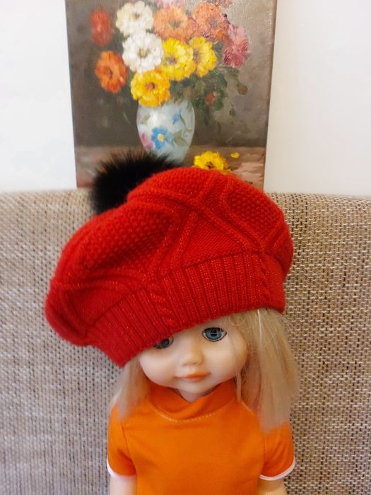 Caciula/bereta 30% cașmir dublata, foarte chic, moț din blana naturala