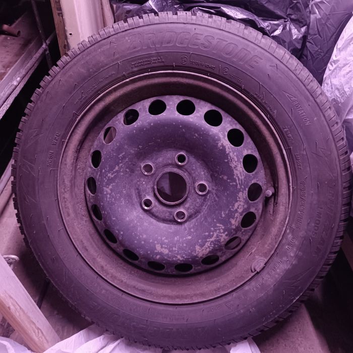 Vand 4 roti 195/65/R15 - Cauciucuri iarna Bridgestone