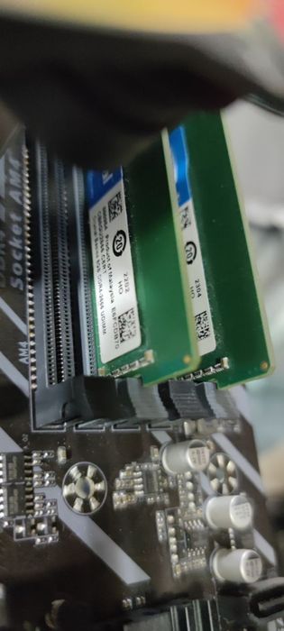 Gigabyte b450m-ds3h 
Ryzen5 2600/fan