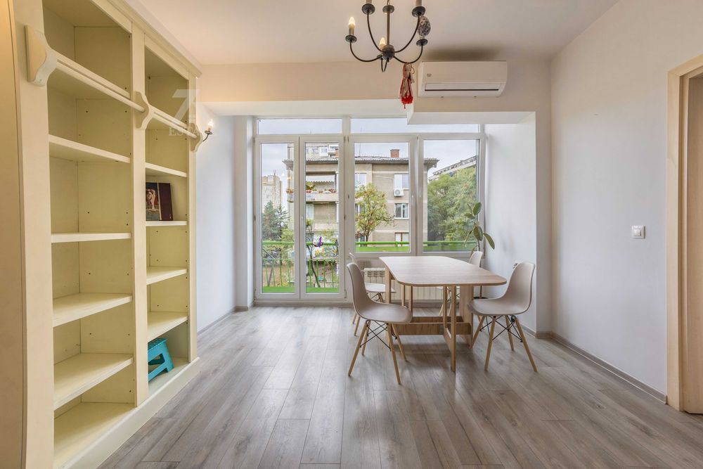 Дава се под наем Магазин в София, Център - 85 кв.м за 880 € - Снимка #1