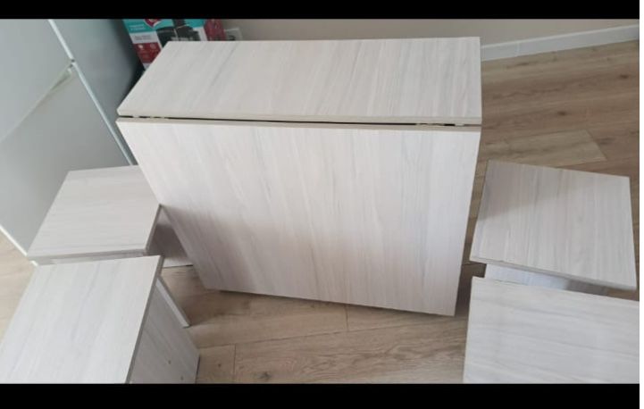 Продам стол и стулья для кухни