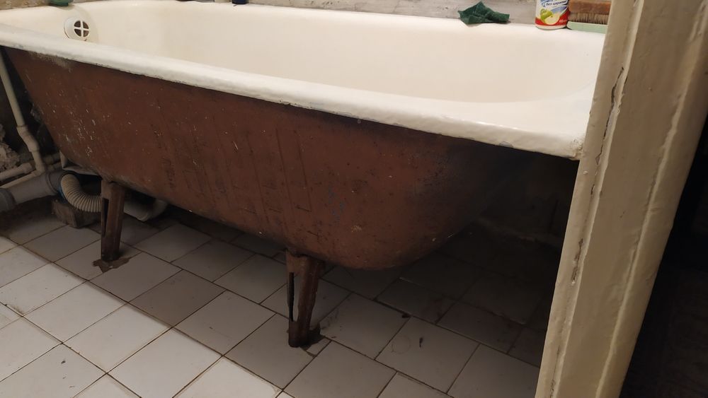 “SSSRda ishlab chiqarilgan chugun vanna, mustahkam va a’lo holatda.
Ч