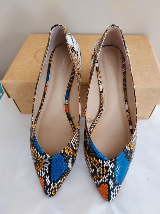 Продавам елегантни пролетни обувки