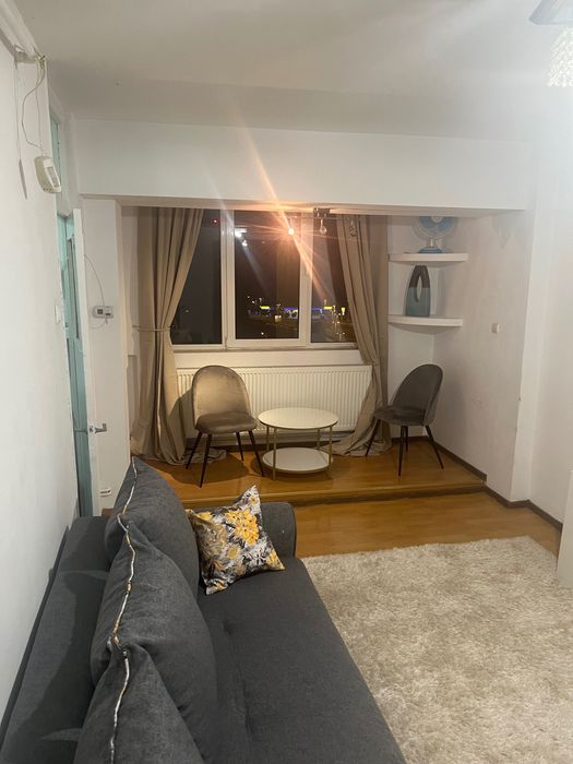 Închiriez  garsonieră