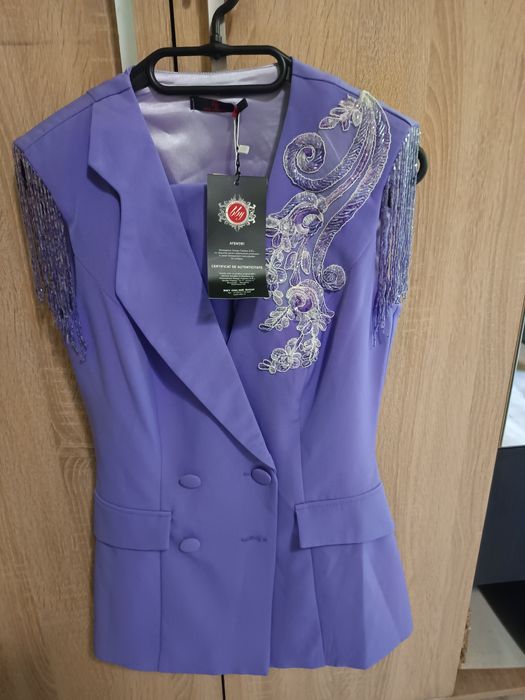 Vând Compleu/Costum de dama