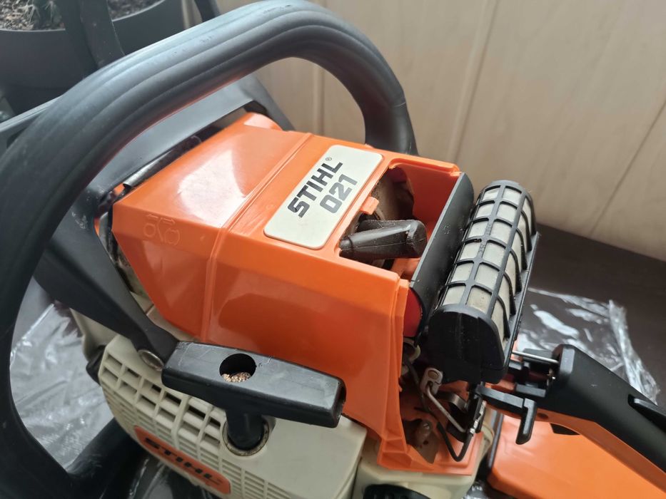 Бензинова резачка Щил 021