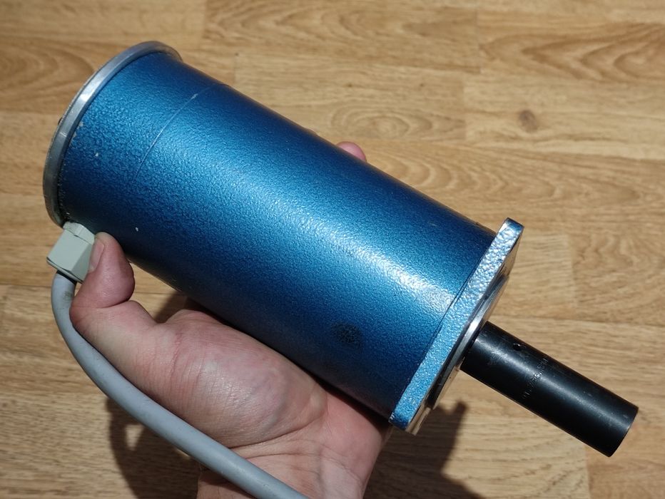 Стъпков Мотор / Електромотор 3,2 Nm / LENZE Germany