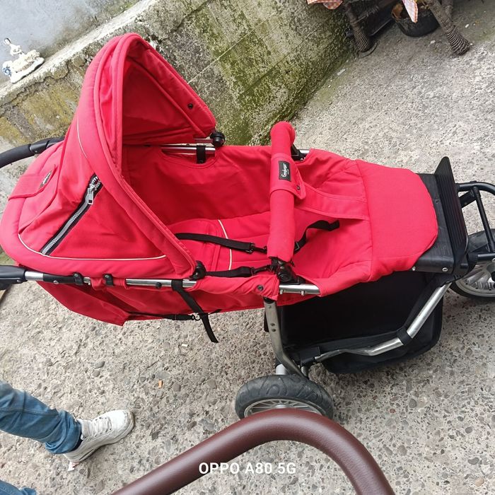 Căruț de copii foarte bun de reutilizt de vânzare