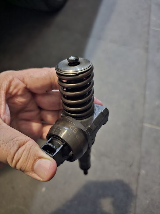 Vand 3 x injectoare  038130073ar 1.9tdi AVF (PD)  grupul vag