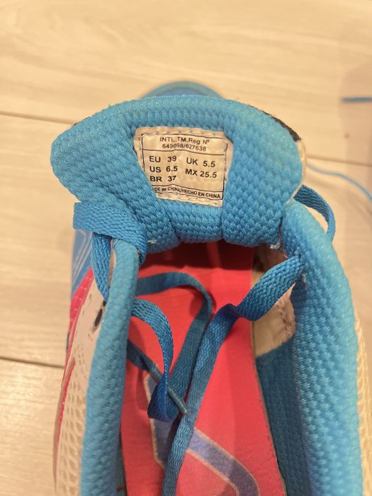 Кроссовки для футзала