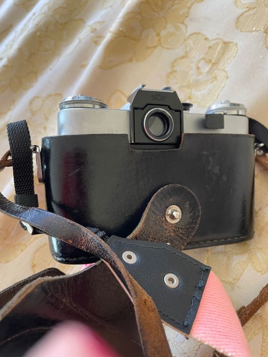 Продавам фотоапарат на лента Zenit-E с оригинален обектив Helios-44-2 58 mm f/2.
