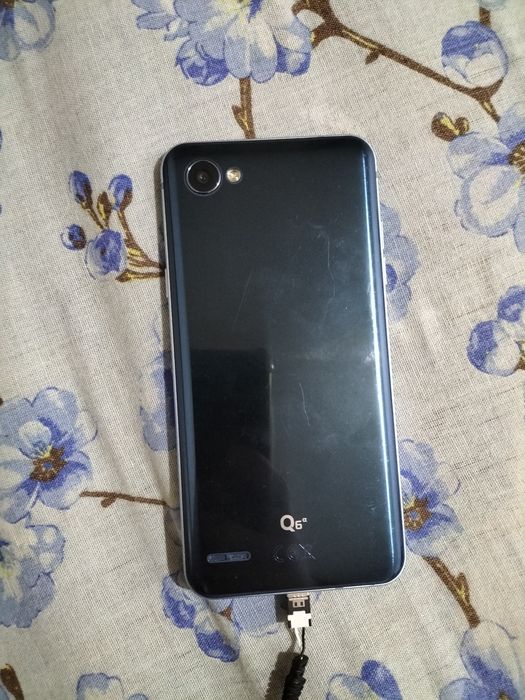 Продам телефон LG Q6
