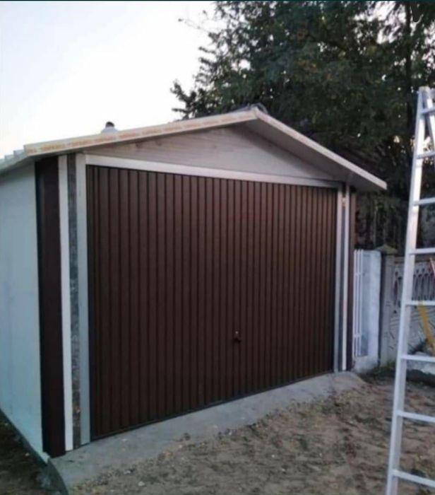 Garaj metalic din panouri sandwich  4 x 4m