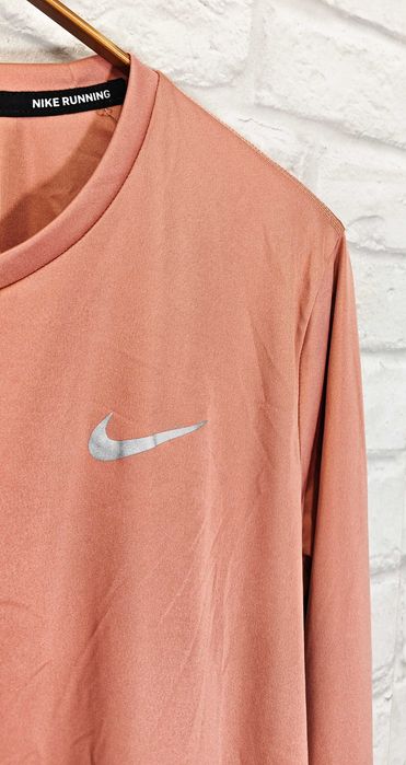 Nike Оригинална дамска фланелка за фитнес / бягане размер М