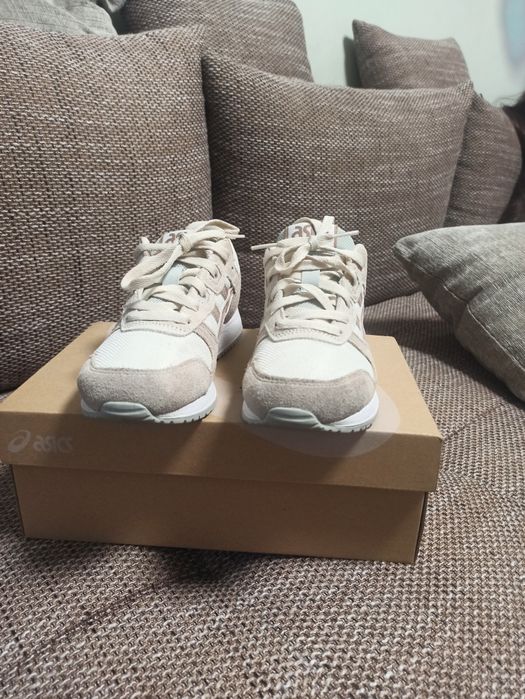 Дамски маратонки asics 36 номер