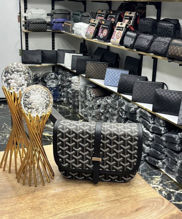 Louis Vuitton чанти / Тип Плик