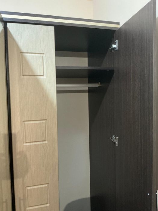 Продам Распашной шкаф