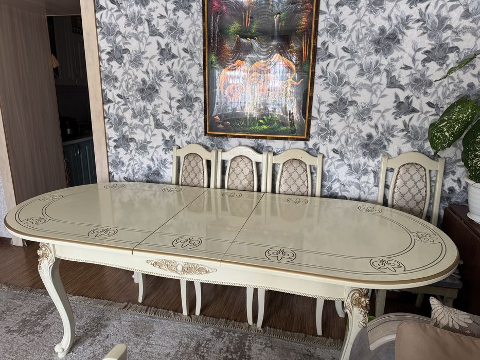 стол в гостинную со стульями