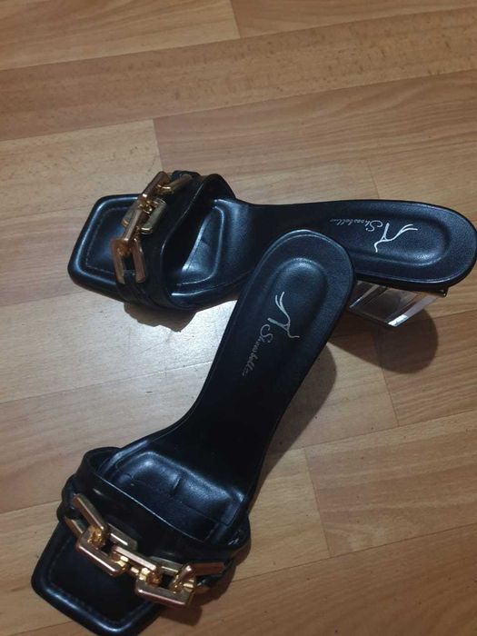 Шлепанцы на каблуке