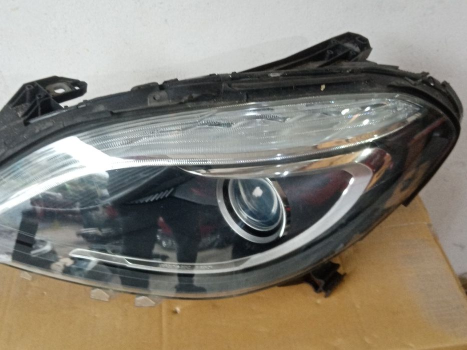 Vând far stânga Mercedes w246