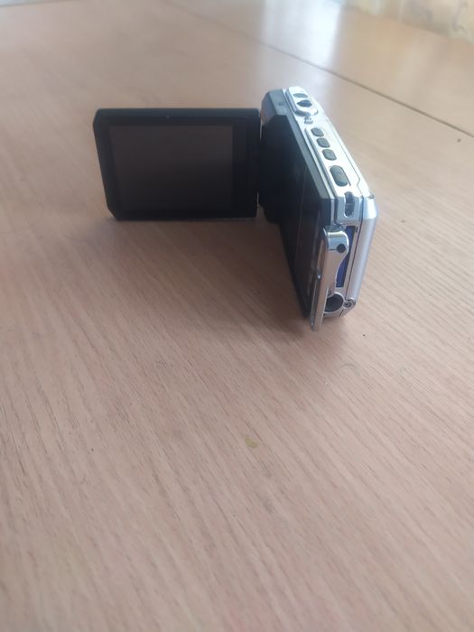 Видеокамера б/у в хорошем состоянии