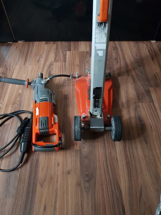Mașină de carotat Husqvarna DM 220 și stativ DS 250