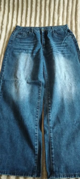 Продам женские джинсы