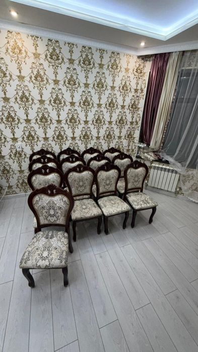 Диван,стол,стулья