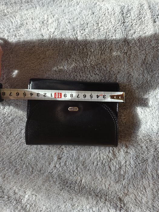 Ново дамско портмоне от естествена кожа