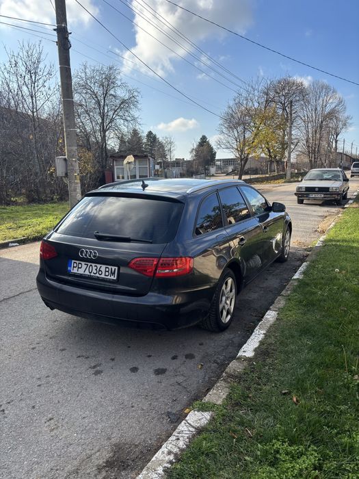 Продавам Ауди а4 б8.