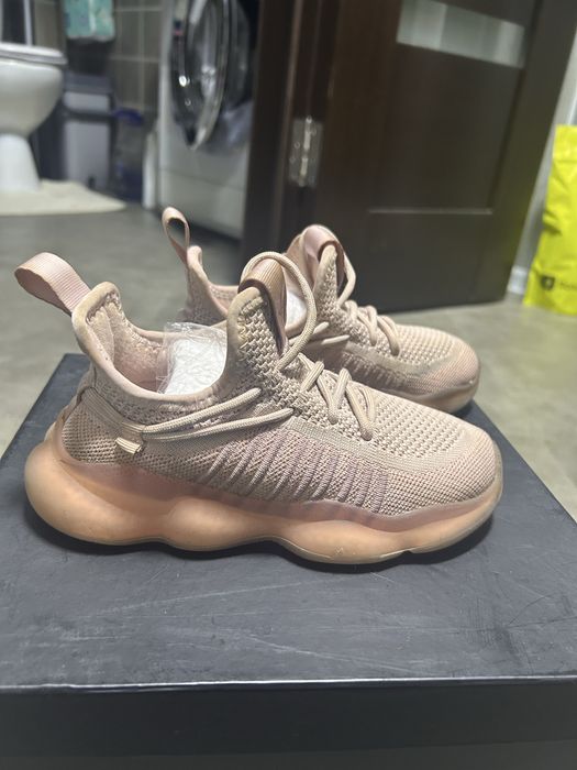 Продам школьные туфли, кроссовки