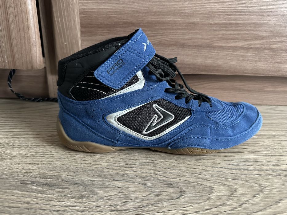 Продам борцовки синего цвета.Размер:40