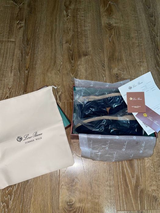 лоферы от бренда Loro Piana