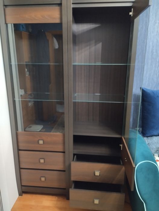 Шкаф для посуды.