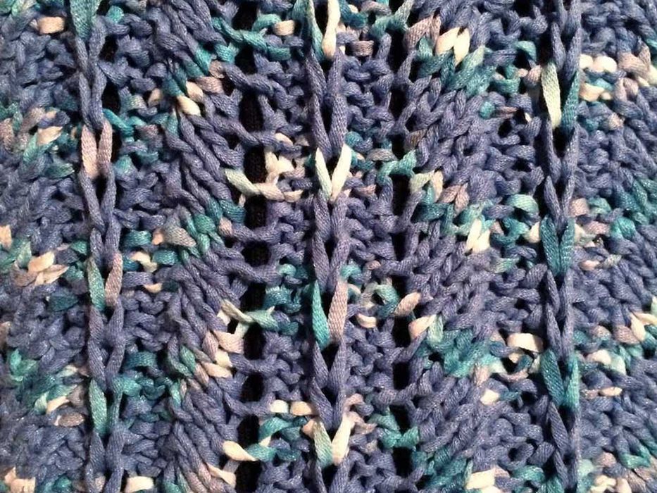 Вязаный пуловер ручной работы