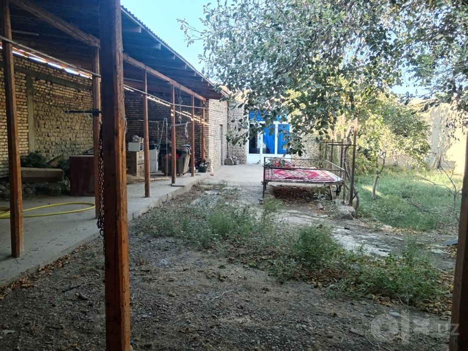 Uchastka hovli sotiladi