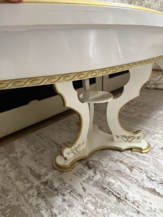 Продаю стол для гостины