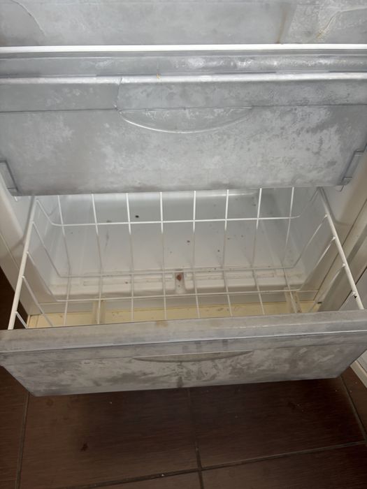 Продам двухкамерный холодильник Атлант