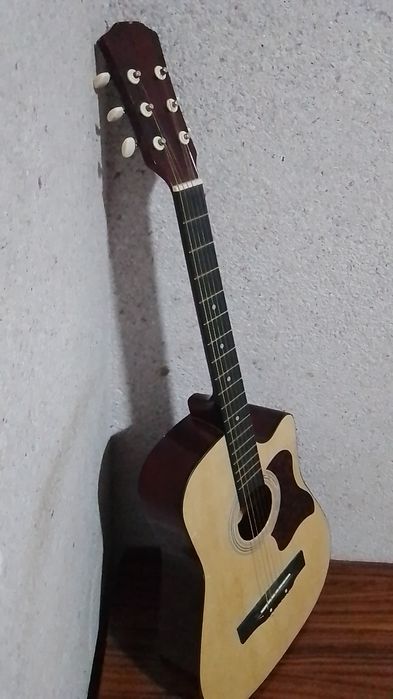 Akustik getara   razmeri 38c kelishamiz