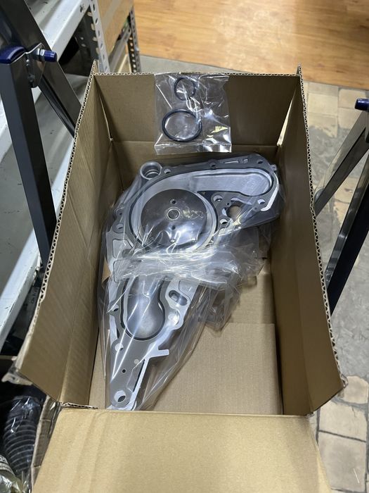 Помпа на Тойота Лексус 3,5 2GRFE