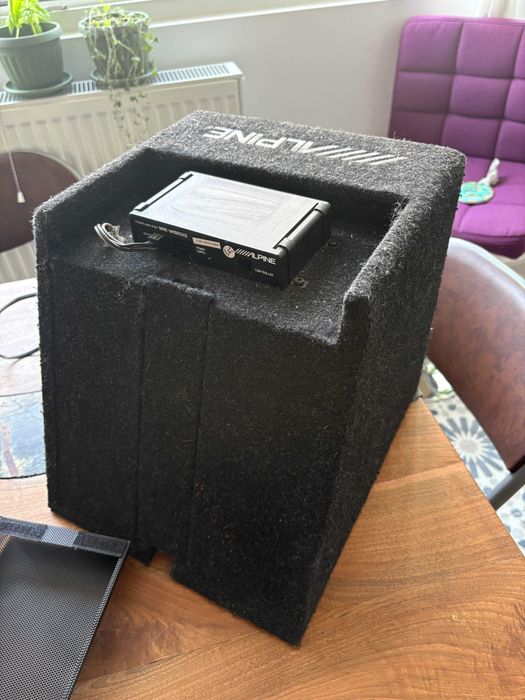 Subwoofer Alpine E-Type 12 + stație Alpine MRP-M350 350W RMS