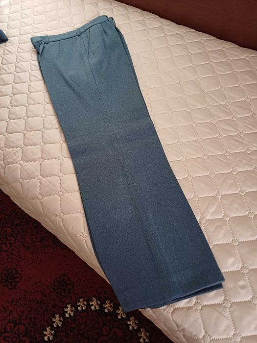 Мъжки костюм - сив, от вълнен плат, размер 48, цена 50.00 лв.