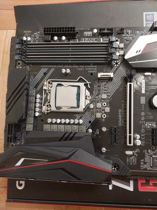 Intel Core i7 9700K + Gigabyte Z390 Gaming X