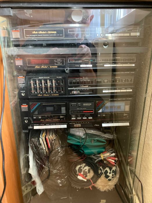 Linie audio  FISHER cu Rack de sticla pe roti