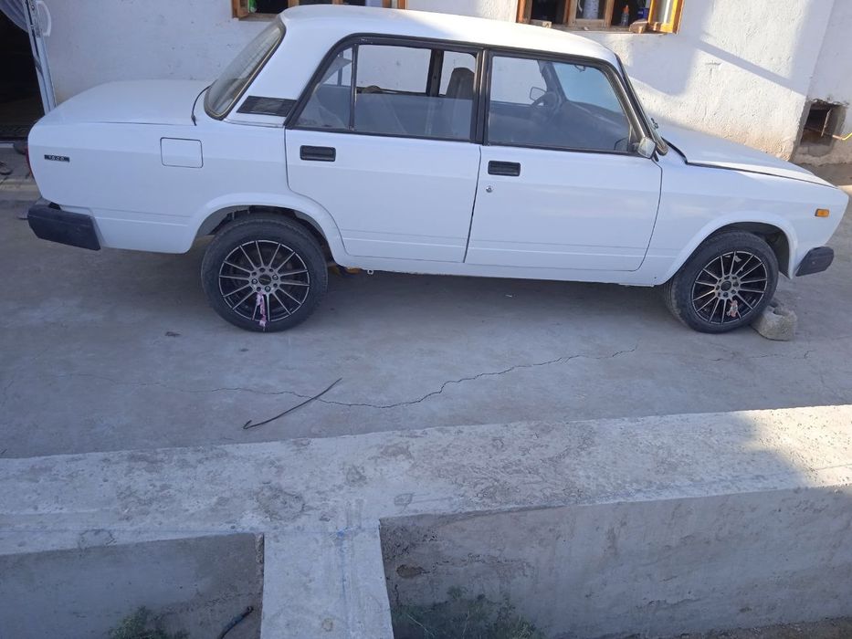 Жигули 07 срочна сотилади