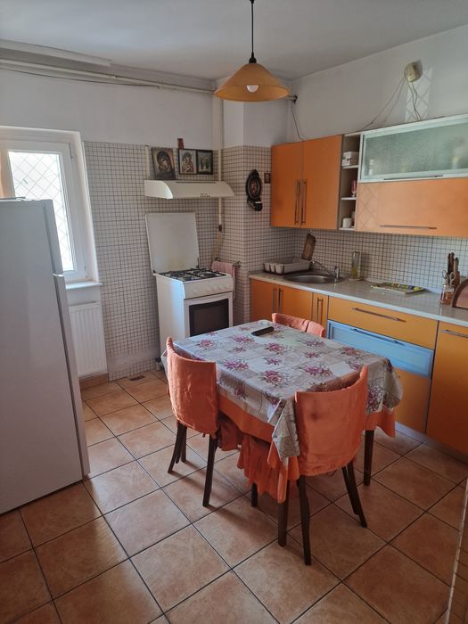 De vânzare apartament cu 4 camere la Trocadero 0734 491166