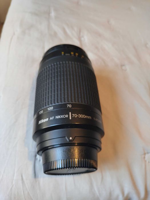 Обектив NIKON --NIKKOR 70/300mm