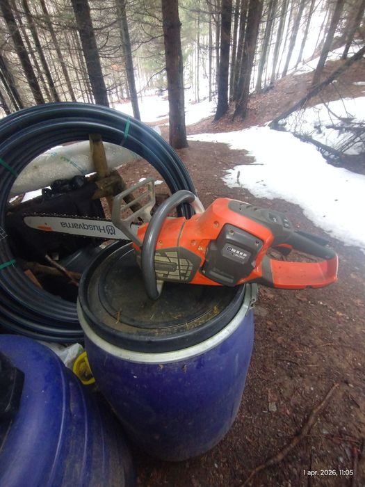 Drujba electrica Husqvarna 540i XP, cu încărcător și baterie.