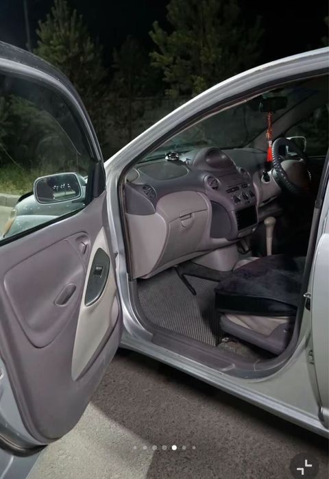Продам машину Toyota platz