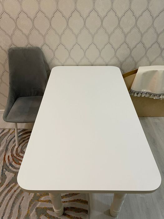 Продаётся кухонный стол